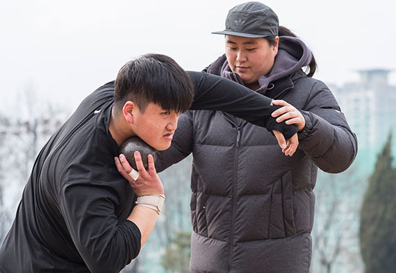 훈련중인 육상부 학생들